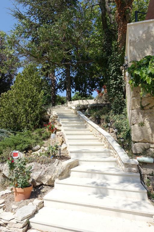 Le Grand Saint Paul Bed & Breakfast Rognes Exterior photo